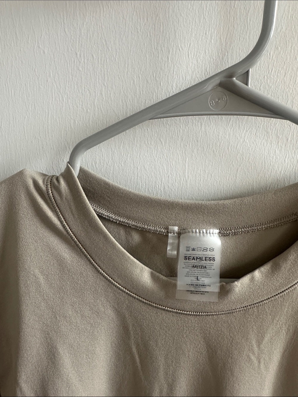 aritzia seamless tees - Picture 8 of 9